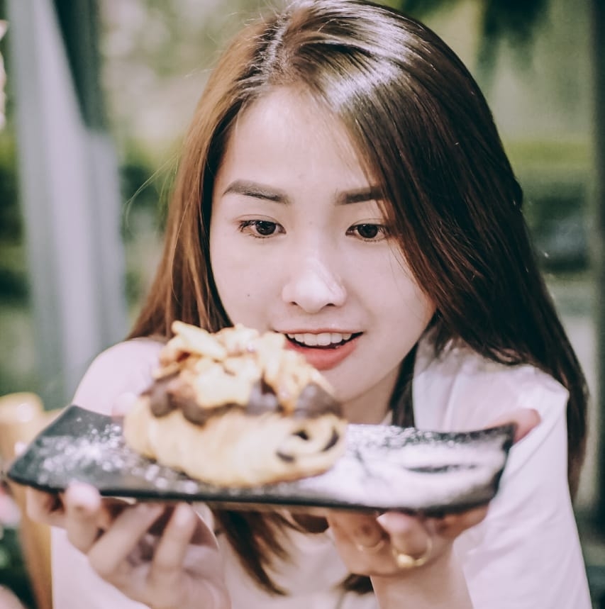 Em Lương Gia Linh 21 tuổi
