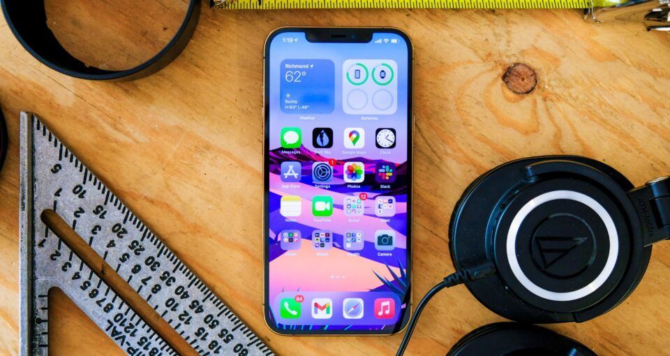 iPhone 12 đã làm cho các ông lớn Trung Quốc biết sợ, dè chừng Apple