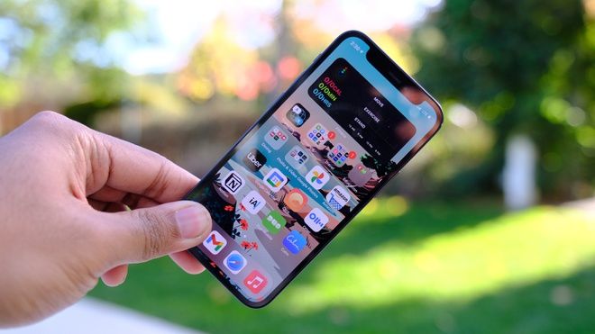 Apple sắp ngừng sản xuất iPhone 12 mini vì doanh số quá ế ẩm!