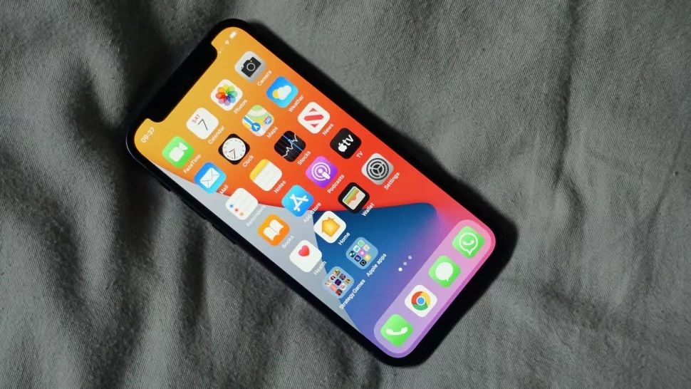 Xiaomi Mi 11 và iPhone 12 mini: Đâu mới là lựa chọn đúng đắn ?