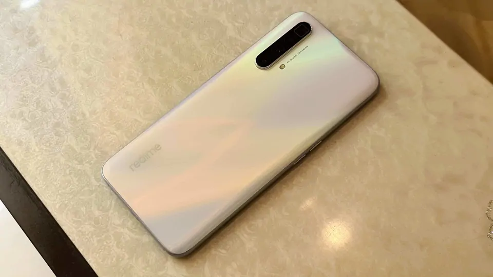 Realme GT 5G ra mắt: chip Snapdragon 888, màn hình 120Hz, hỗ trợ sạc nhanh 65W
