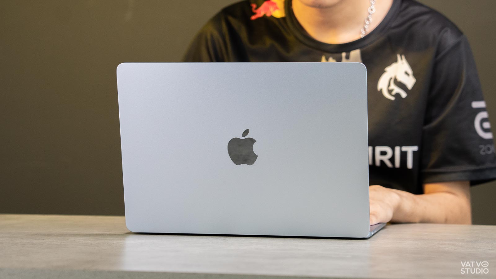 Nên mua MacBook Air M4 cho tiết kiệm hay MacBook Air M5 mới nhất?