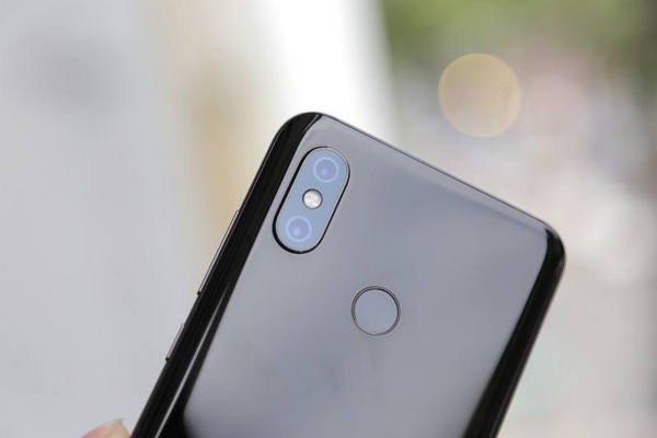 So sánh điện thoại Xiaomi Mi 8 và Xiaomi Mi 9 : Sự khác biệt lớn nhất nằm ở camera