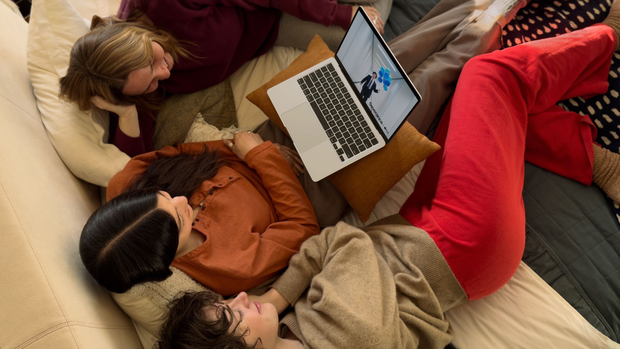 Nen-mua-MacBook-Air-M4-cho-tiet-kiem-hay-MacBook-Air-M5-moi-nhat--2.jpg
