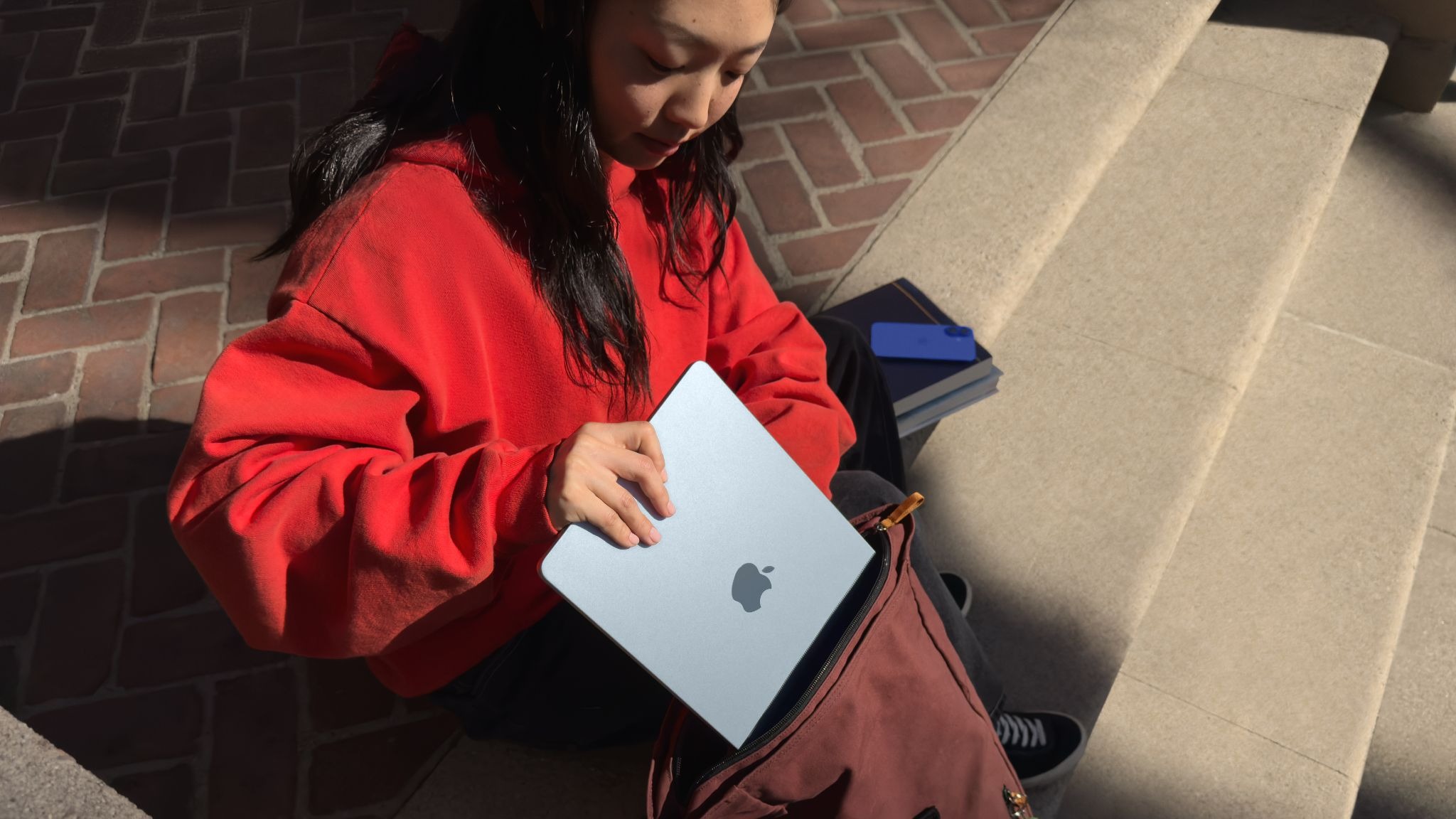 Nen-mua-MacBook-Air-M4-cho-tiet-kiem-hay-MacBook-Air-M5-moi-nhat-.jpg