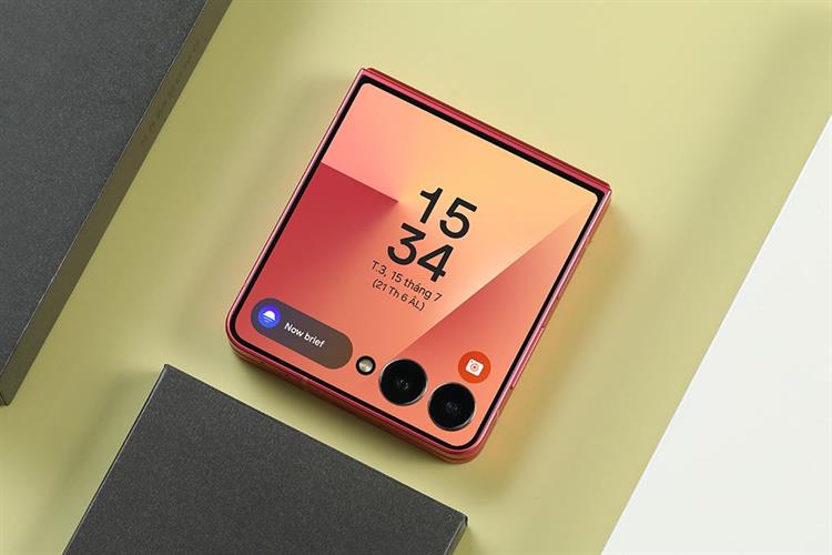 Samsung-Galaxy-Z-Flip7-5G-6.jpg?v=1779093979