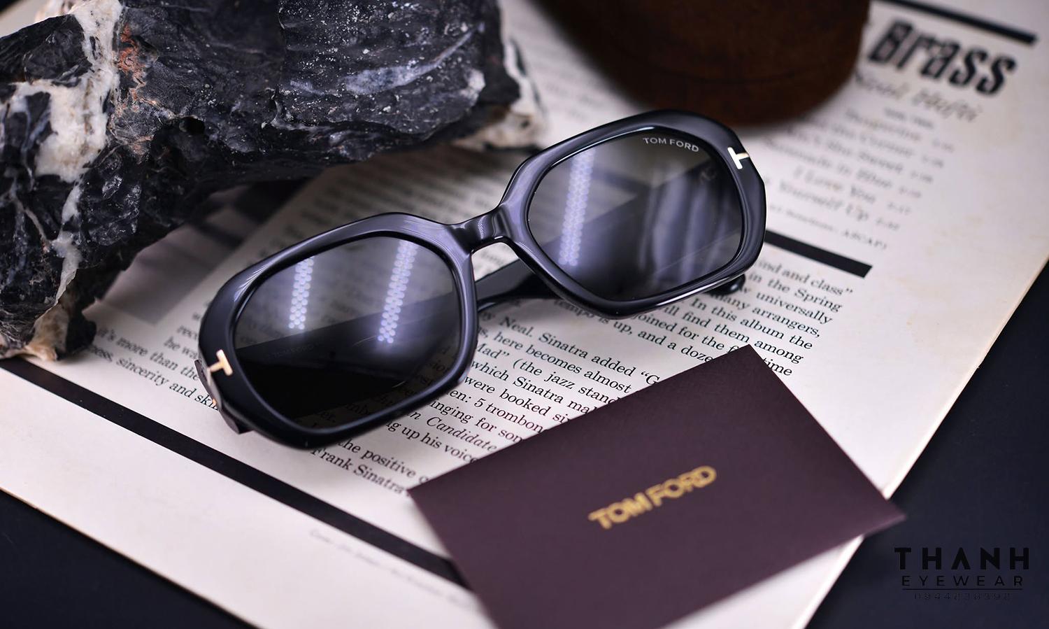 Kính râm Tom Ford TF0917 01A Black/Smoke