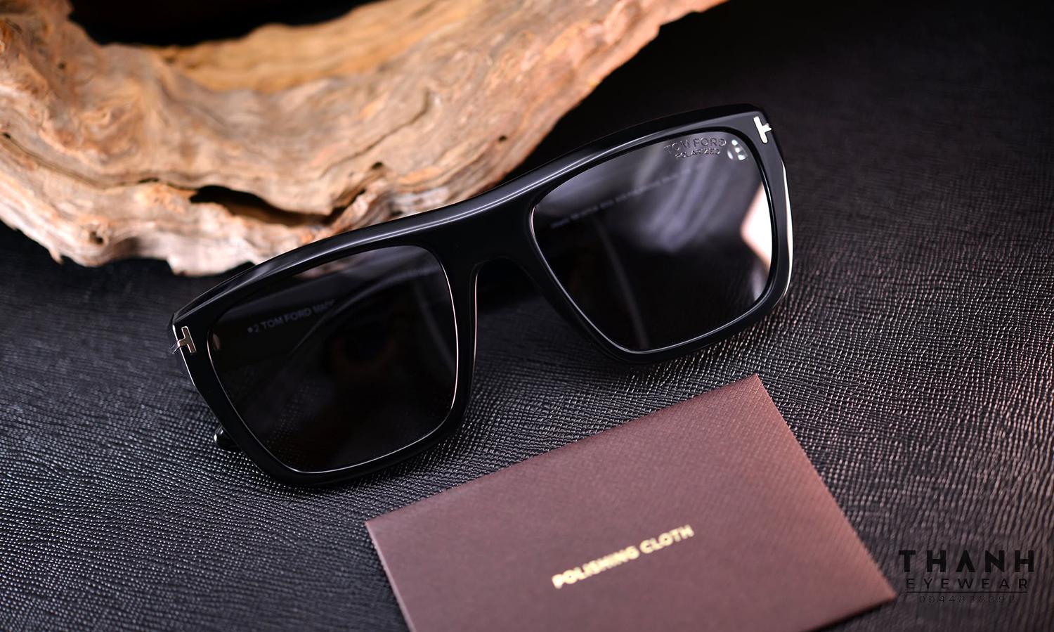 Kính râm Tom Ford TF1077N 01D Black Polarised Square Alberto