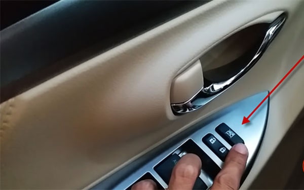 Tự động khóa cửa