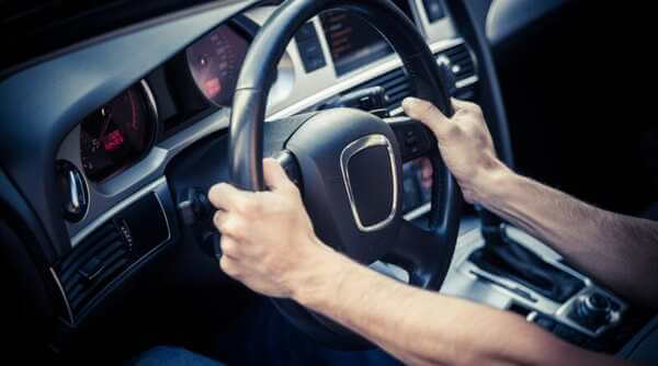 Có cần khắc phục sớm vô lăng ô tô khó điều hướng?