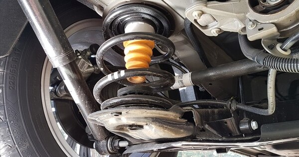 Khi xe chạy với tốc độ thấp phuộc hơi sẽ to lên
