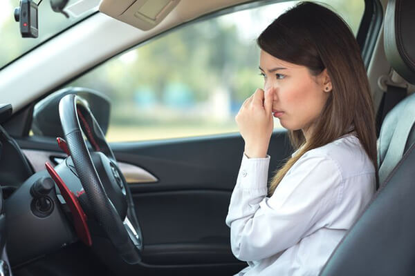 Không nên để tình trạng xe có mùi xăng quá lâu