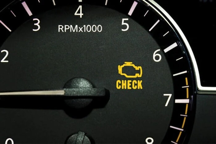 Sáng đèn Check Engine