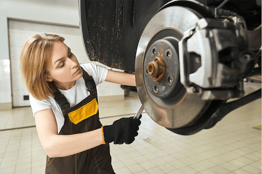 Cách xử lý khi phanh đĩa ô tô bị nóng