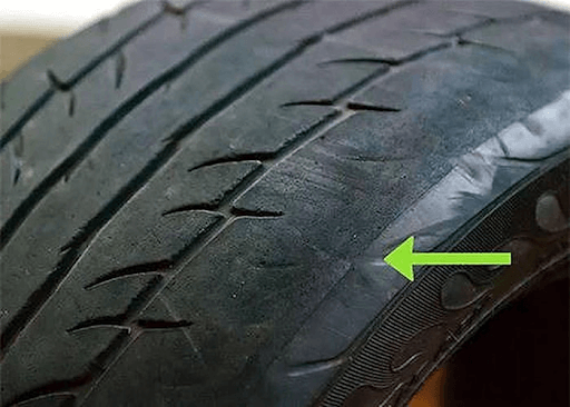Có nhiều dấu hiệu nhận biết lốp xe mòn không đều