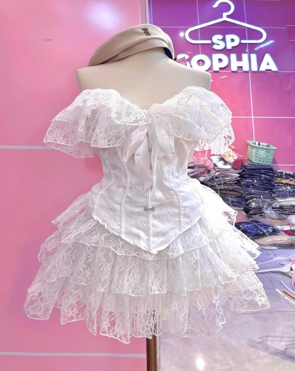 Đầm trắng