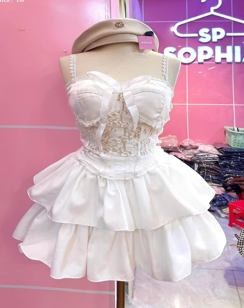 Đầm trắng