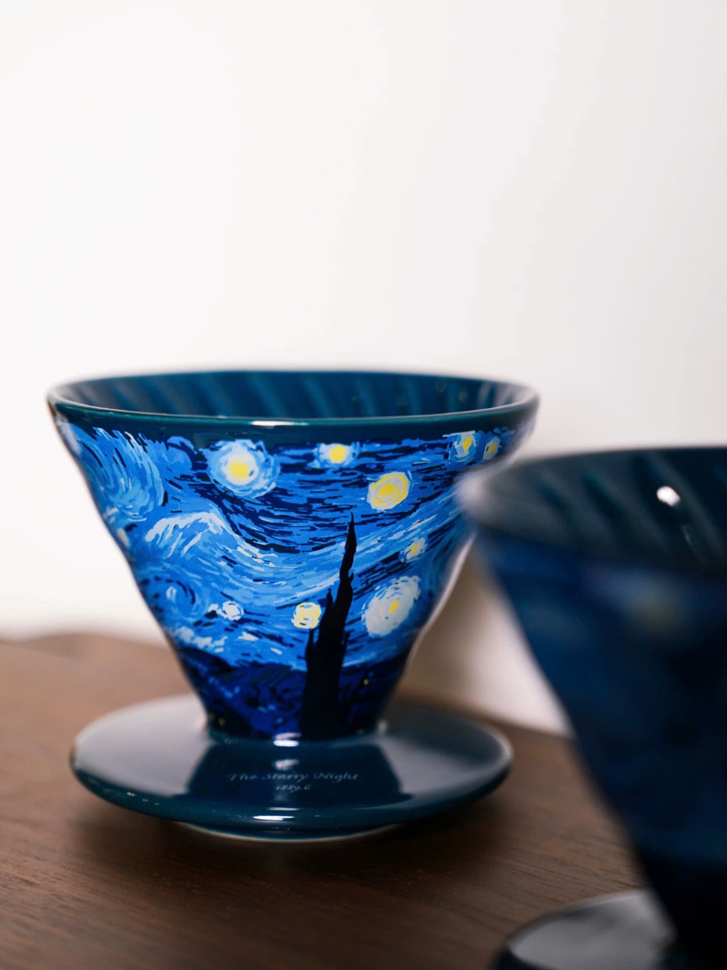 Phễu lọc cà phê Hario V60 The Starry Night Van Gogh - Size 02