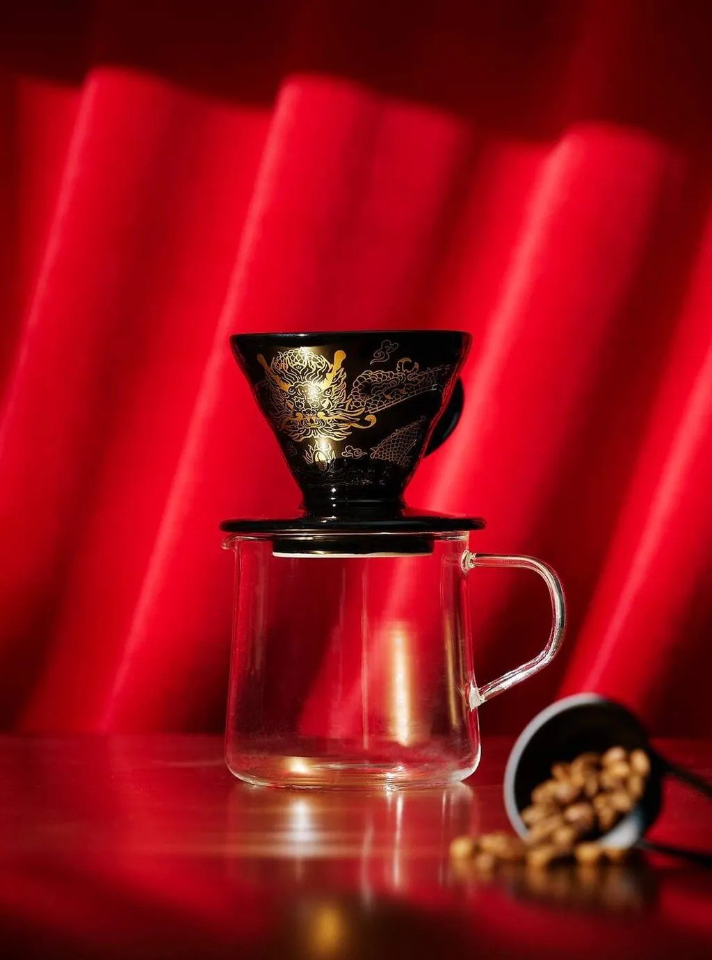 Phễu lọc cà phê Hario V60 The Year of Dragon Special Edition 01