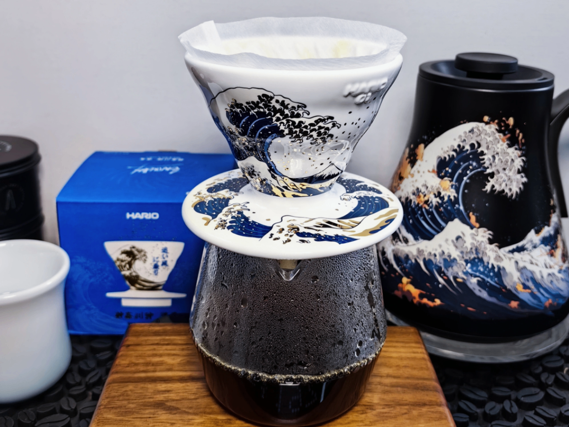 Phễu lọc cà phê Hario V60 01 Great Wave Off Kanagawa Gold Limited Edition