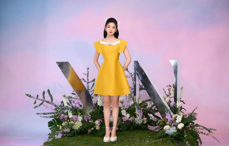 Biến sắc vàng thành điểm nhấn cho phong cách