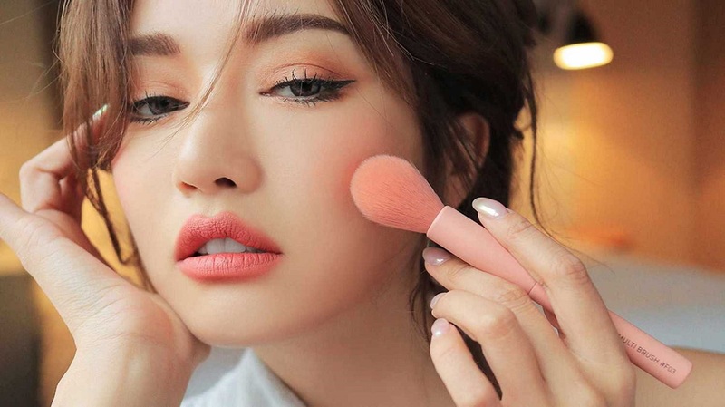 Cách giữ lớp makeup lâu trôi trong ngày Hè nắng nóng