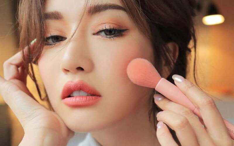 -F5-lop-makeup-giua-ngay-voi-5-buoc-dam-lai-cuc-tu-nhien-4.jpg