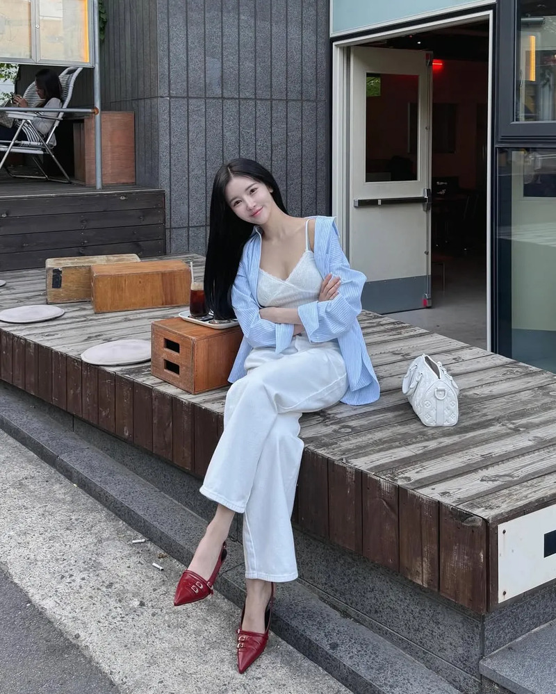 -Nang-cap-outfit-mua-He-voi-4-kieu-ao-khoac-mong-duoc-sao-Han-yeu-thich-1.jpg