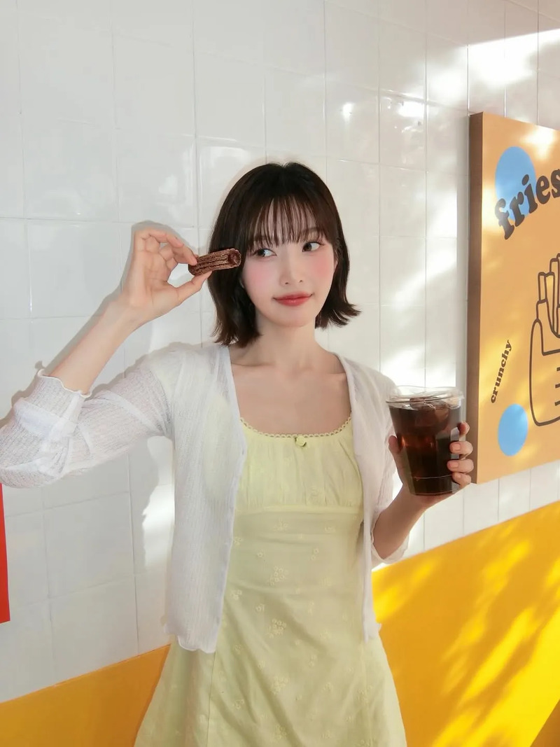 -Nang-cap-outfit-mua-He-voi-4-kieu-ao-khoac-mong-duoc-sao-Han-yeu-thich-2.jpg