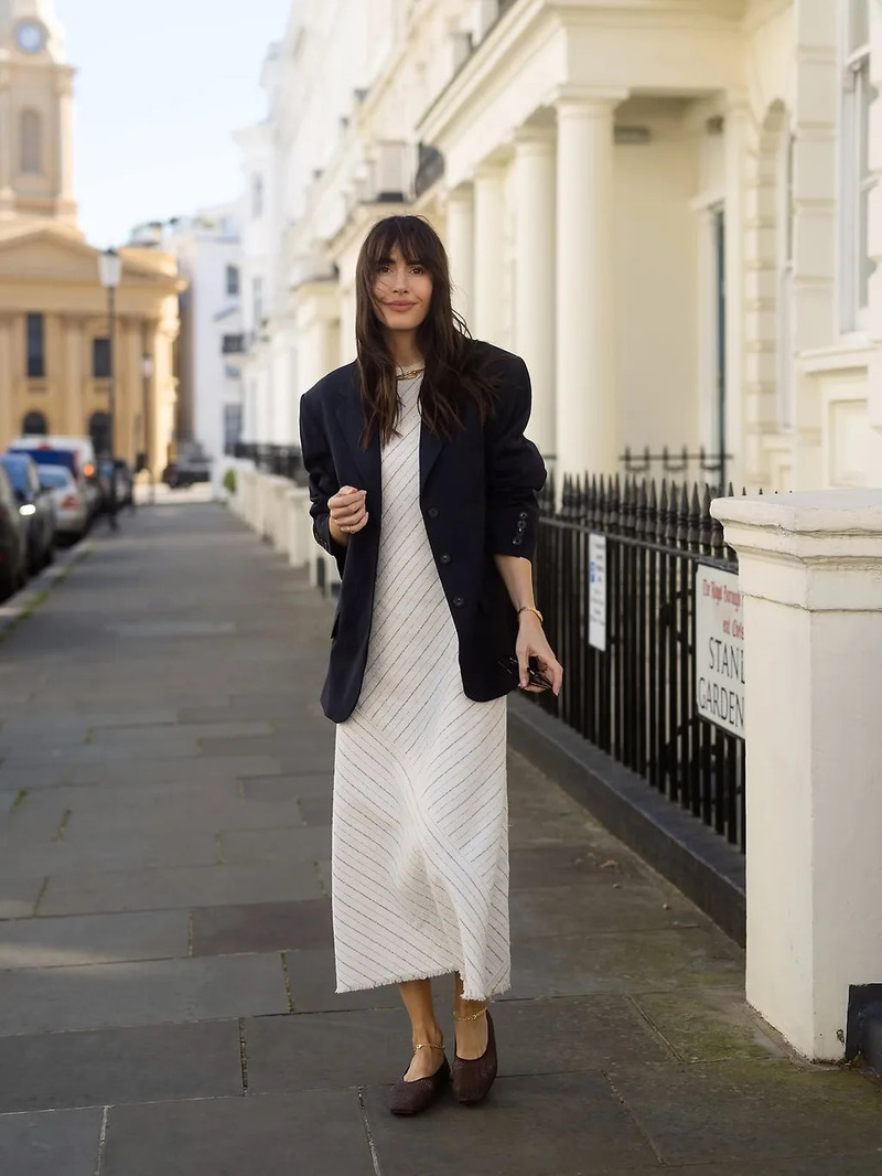 dien-vay-dai-theo-phong-cach-effortless-chic (4).jpg