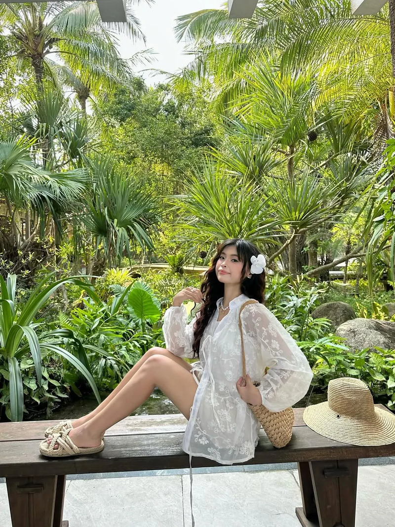 4-phu-kien-tu-coi-hoan-thien-outfit-di-bien-them-cuon-hut-3.jpg