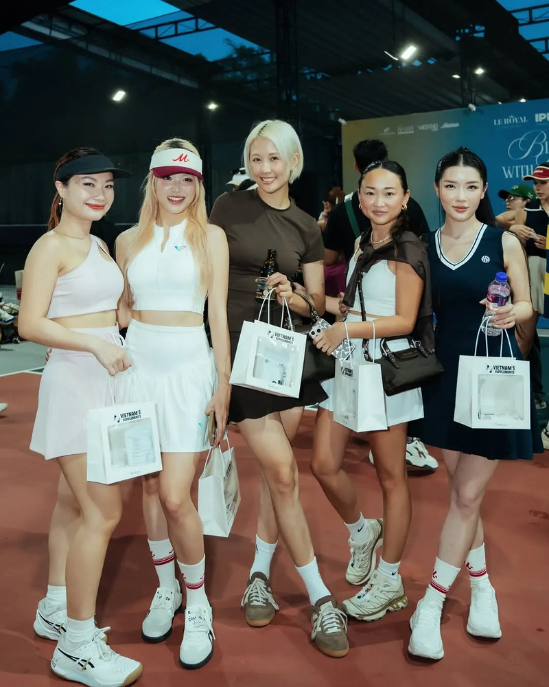 6-xu-huong-do-tap-pickleball-mua-He-giup-ban-noi-bat-tren-san-tap-6.jpg