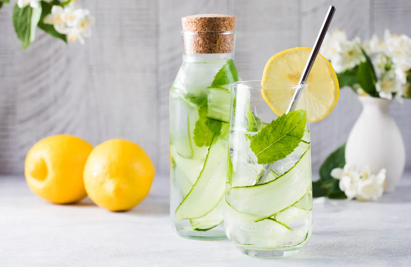 Giai-nhiet-mua-he-voi-6-cong-thuc-nuoc-detox-giu-dang-dep-da-1.jpg