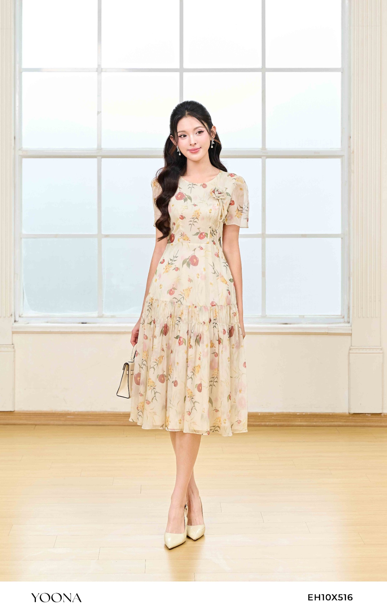 EH10X516 - Đầm tơ họa tiết hoa đỏ