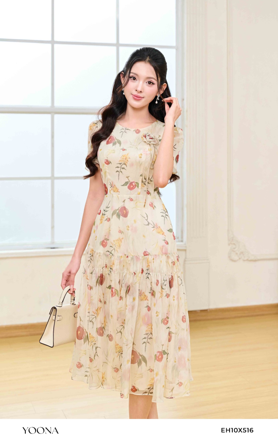 EH10X516 - Đầm tơ họa tiết hoa đỏ