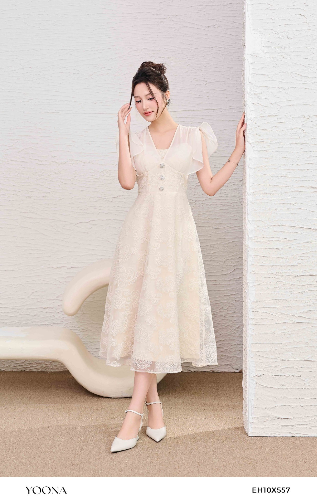 EH10X557 - Đầm tơ thêu hoa 3D