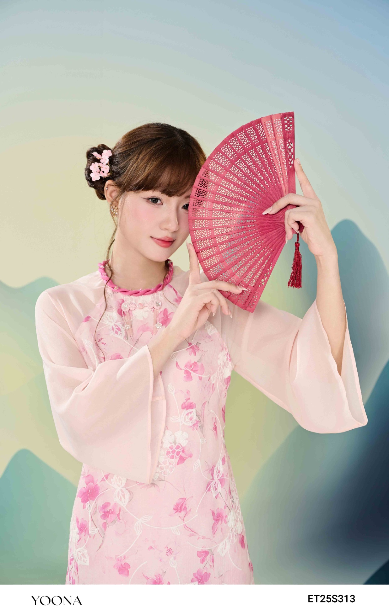 ET25S313 - Sét bộ áo dài tơ thêu hoa 3D