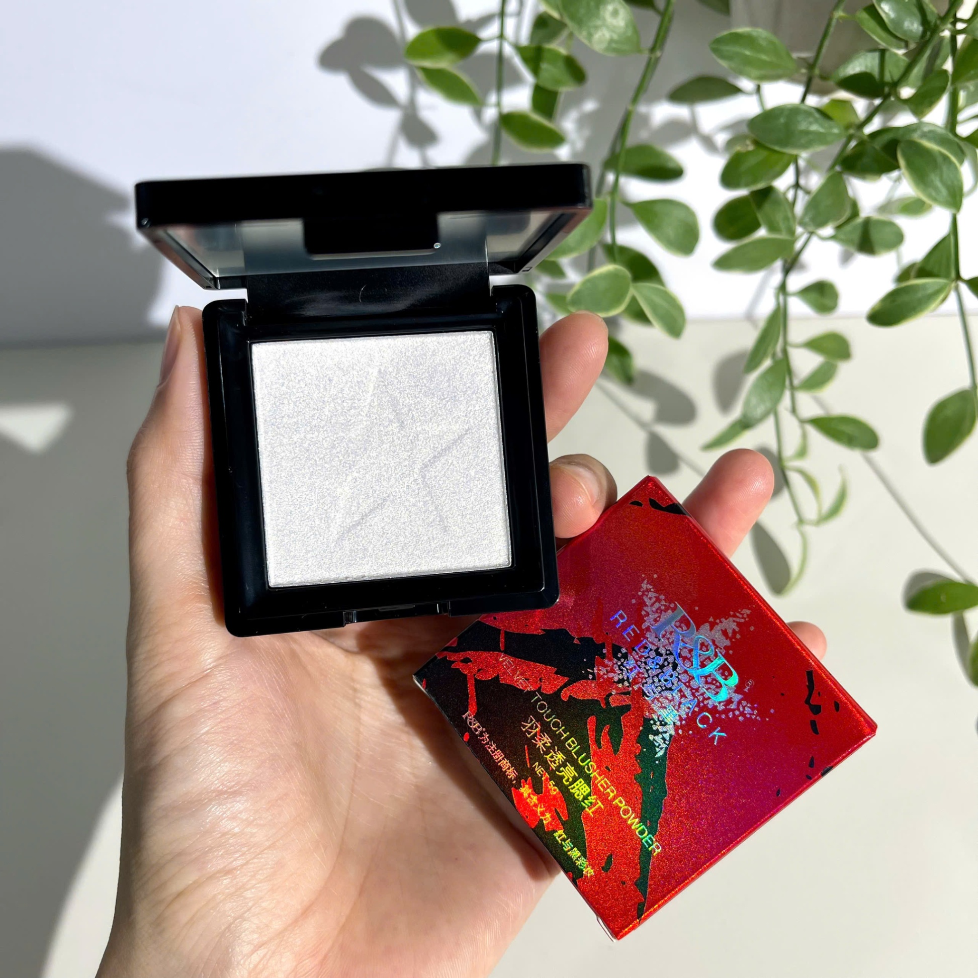 Nhũ bắt sáng ngôi sao R&B velvet touch blusher - 001 vàng