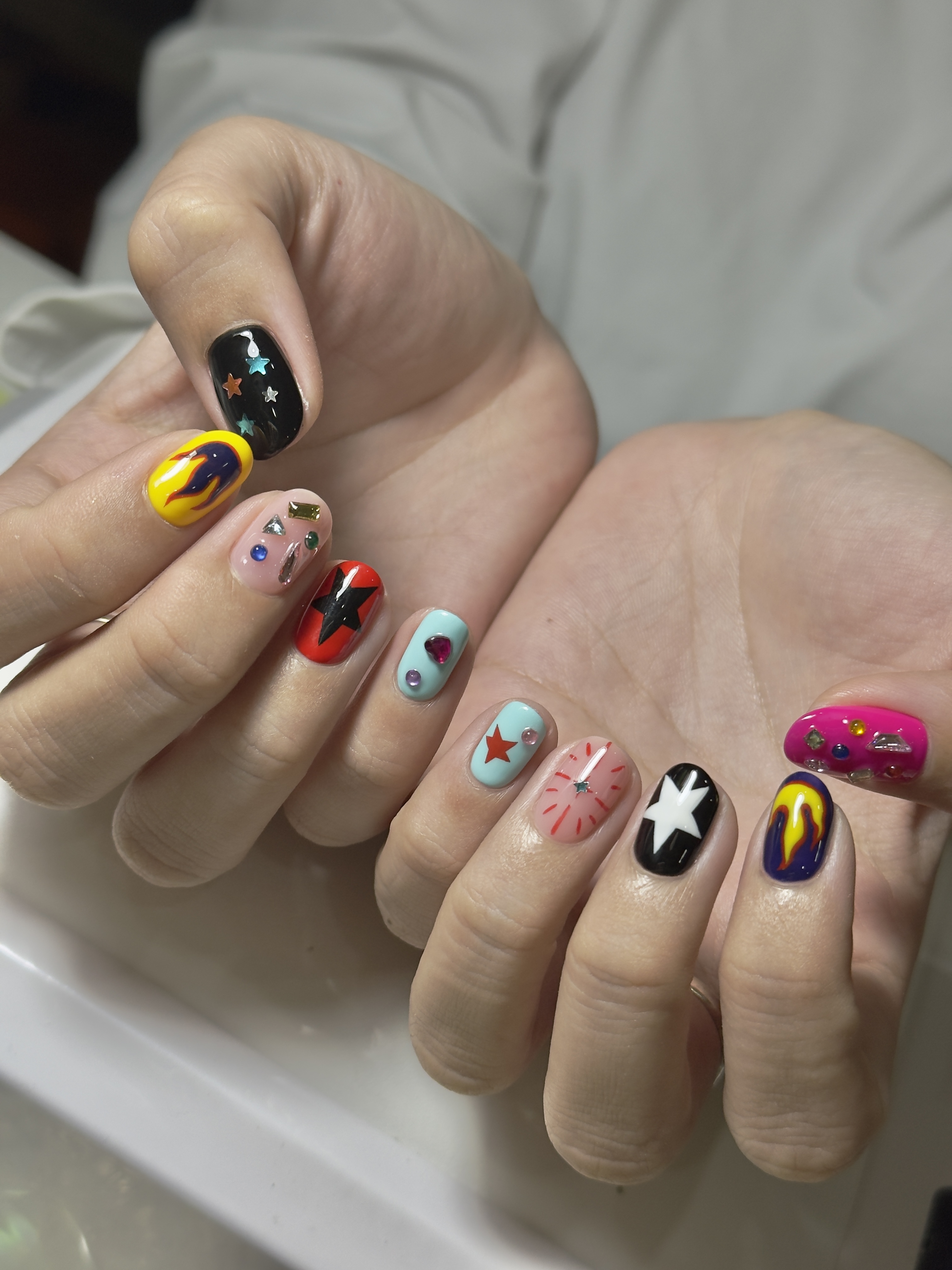 Mẫu Nails Nhiều Màu