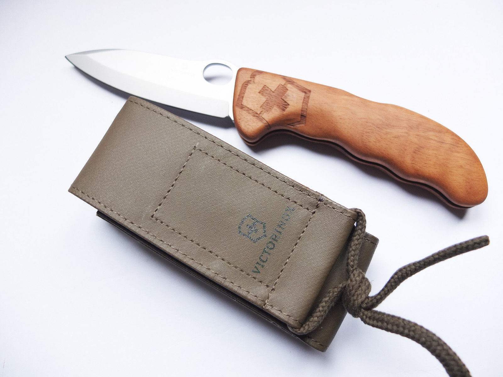 Dao Victorinox Hunter Pro vỏ gỗ