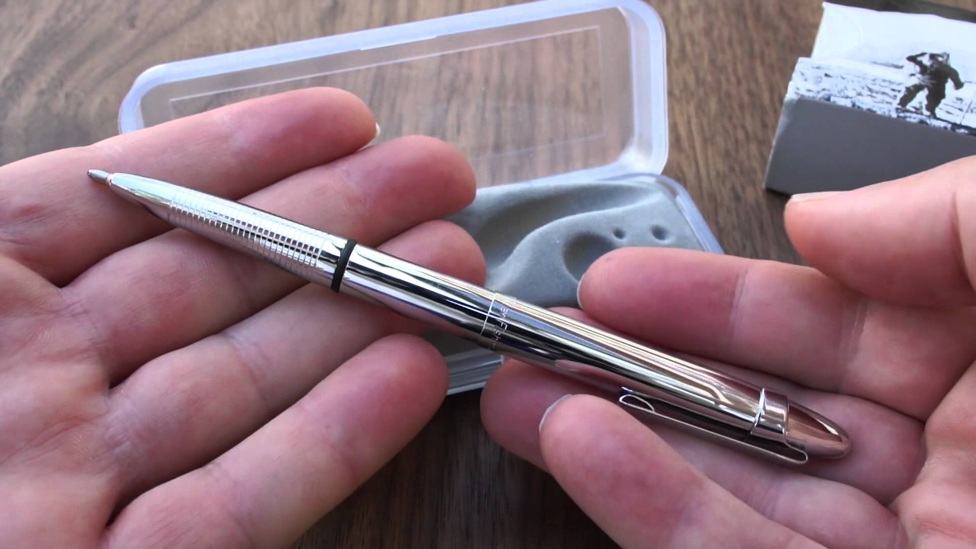 AG7 hiện nay vẫn là cây bút mang tính biểu tượng của Space Pen