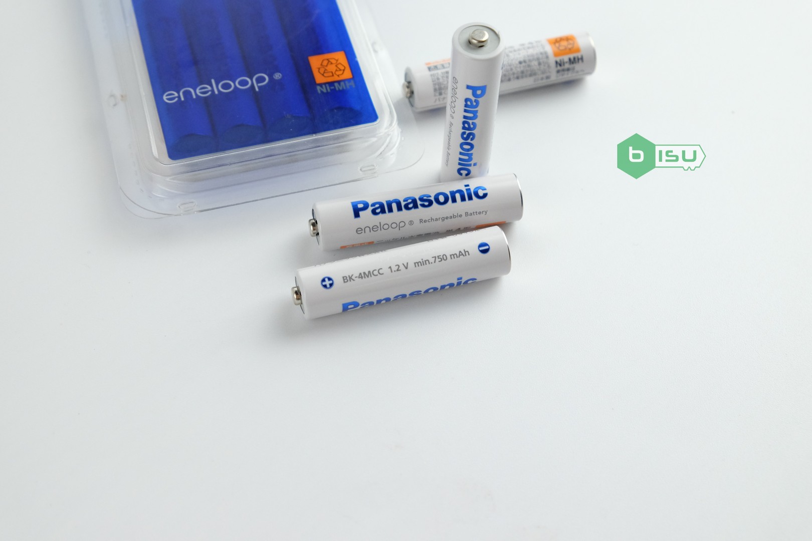 (01 viên) Pin sạc Eneloop Panasonic AAA màu trắng (Phiên bản nội địa Nhật Bản - 750 mAh - 2100 lần sạc - Điện áp 1,2v - 1,5v)