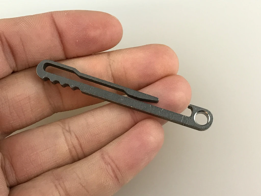 Maratac móc cài Key Amigo Key Clip Titanium