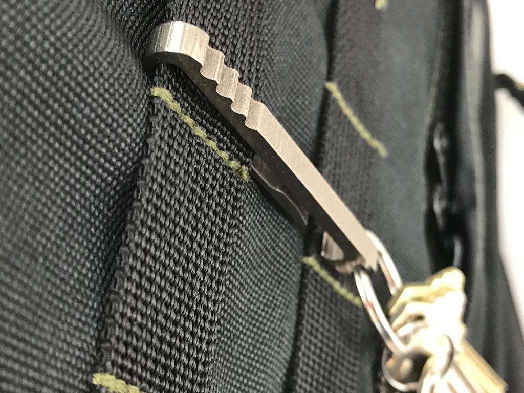 Maratac móc cài Key Amigo Key Clip Titanium