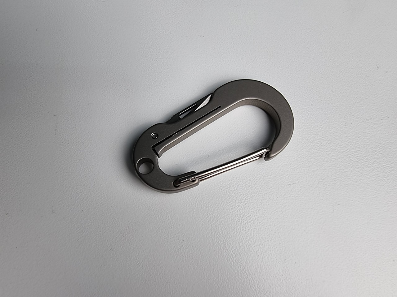 Móc khóa EDC - Carabiner Titanium kèm dao T78 (C.Ti.72mm)