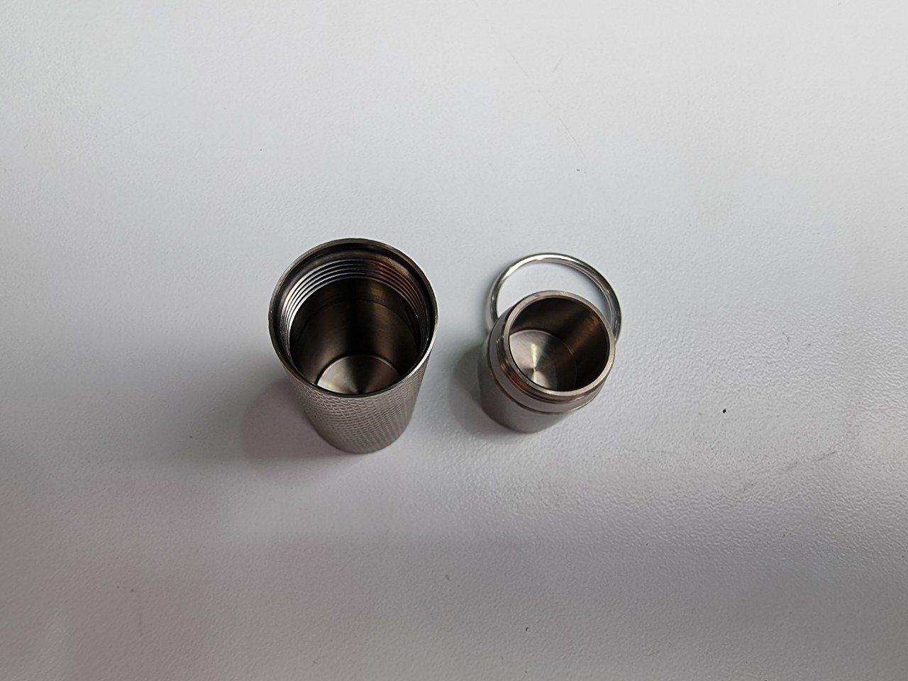 Móc Khóa EDC - Nhộng Titan Capsule Silver (Vân nhám - T44L 59*18mm)