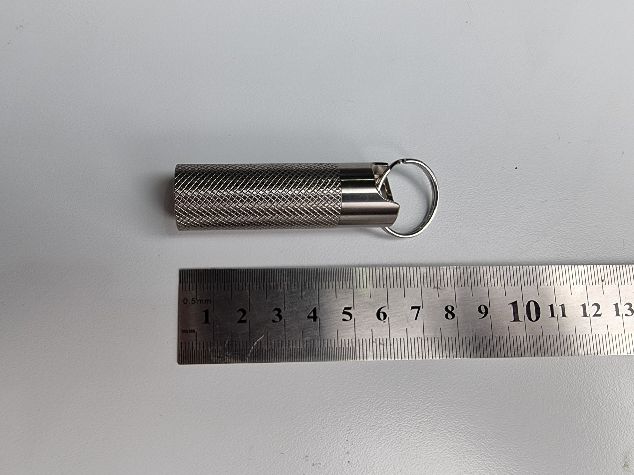 Móc Khóa EDC - Nhộng Titan Capsule Silver (Vân nhám - T44L 59*18mm)