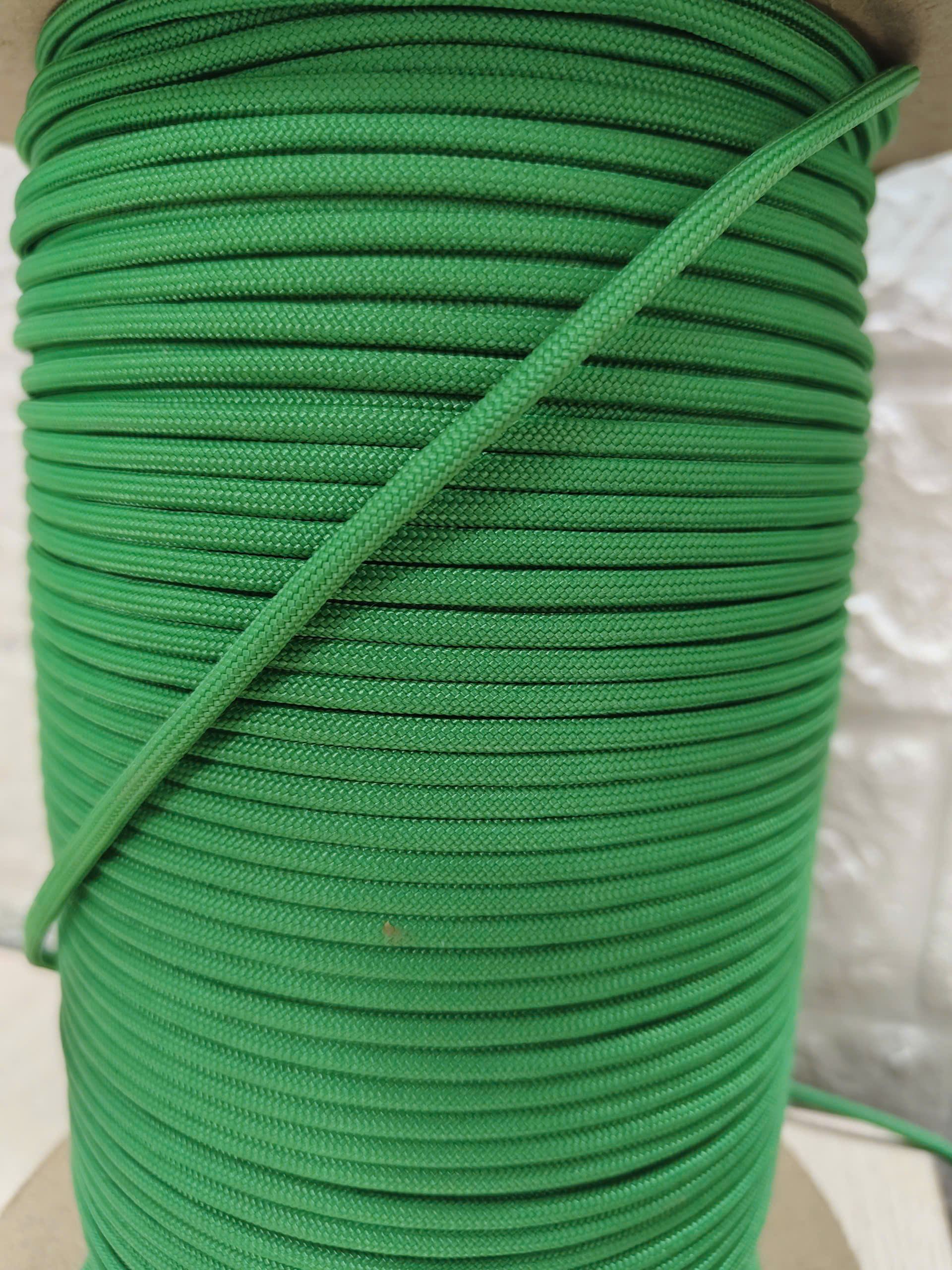 Dây Paracord - Màu Xanh lá cây Commercial Kelly Green (CKG.550)