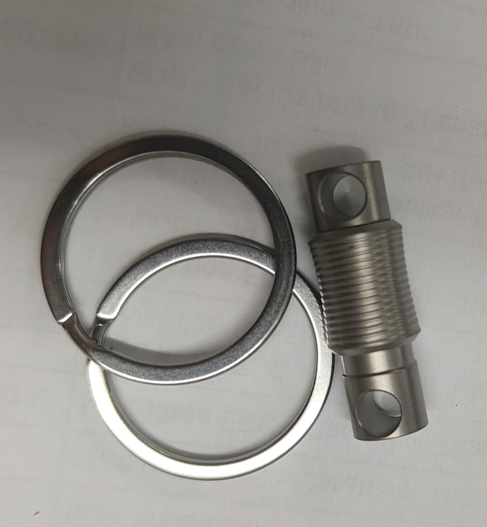 Móc khoá Titanium TX5 xoay 360°, kèm 2 ring