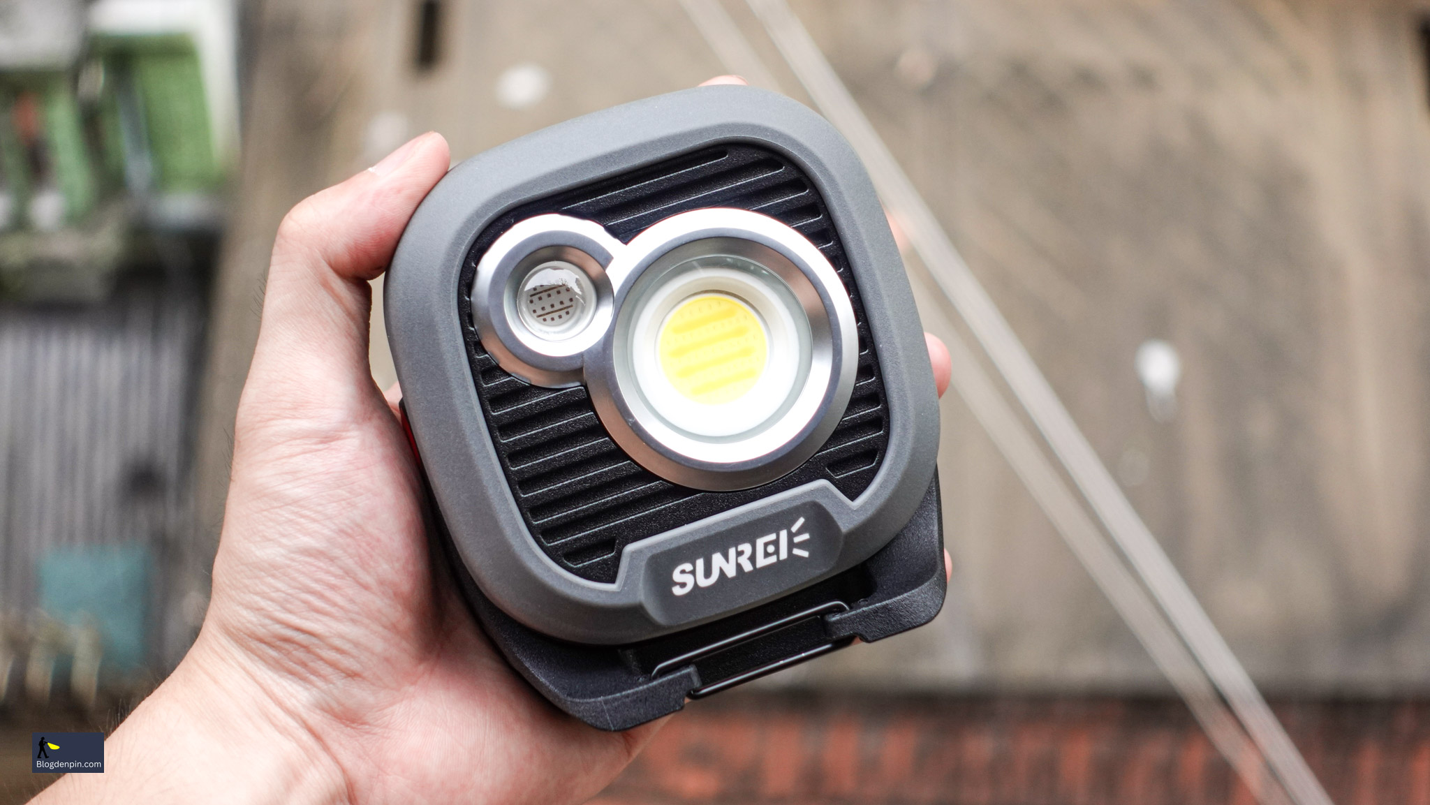 Den-pin-da-nang-SUNREI-C1600-1500-Lumens-_Sunrei C1600-01.jpg